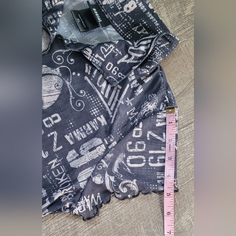 Social Collision Hot Topic Newsprint Mesh Short Sleeve Top Juniors XL Black Whit - Picture 9 of 11